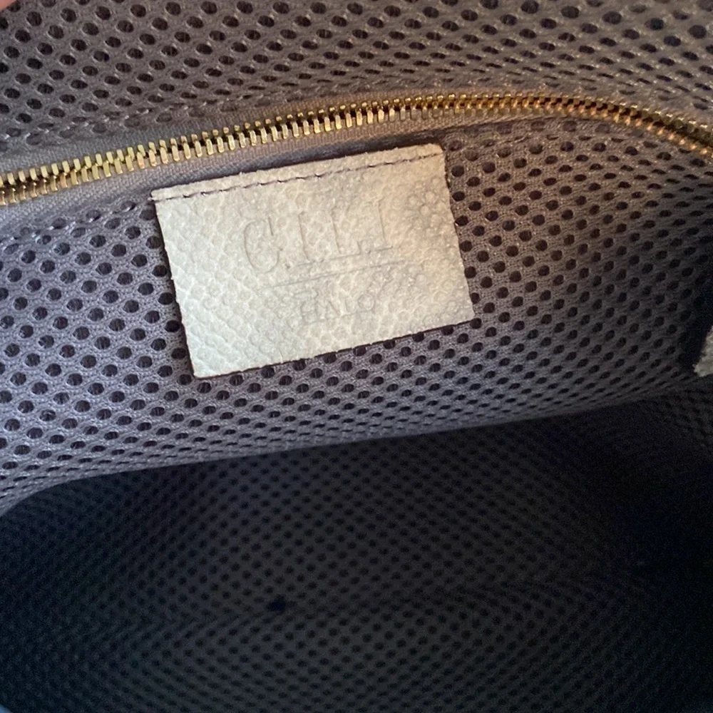 NEW G.I.L.L Leather Pouch with HALOGUARD RFID.